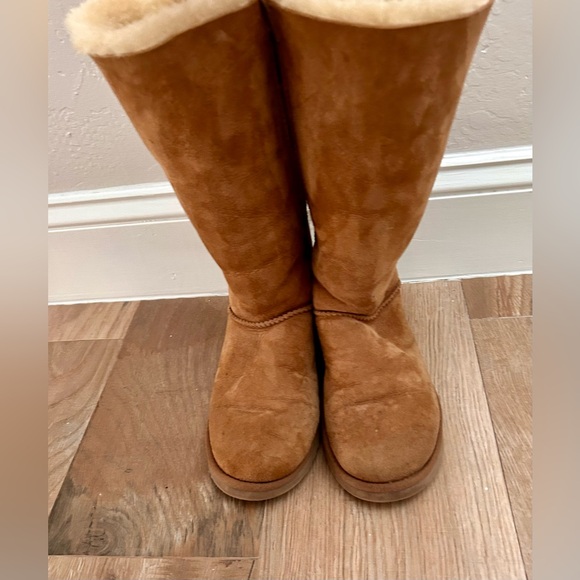 Cozy Brown Winter UGG Women's Bailey Bow Tall II boots in chestnut color. - Picture 2 of 5